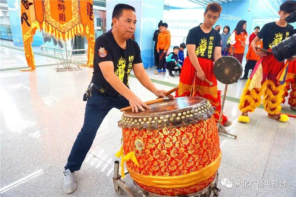 美國(guó)女子在地鐵上被男子點(diǎn)燃身亡，悲劇背后的深思，地鐵悲劇，女子被點(diǎn)燃身亡事件背后的深思