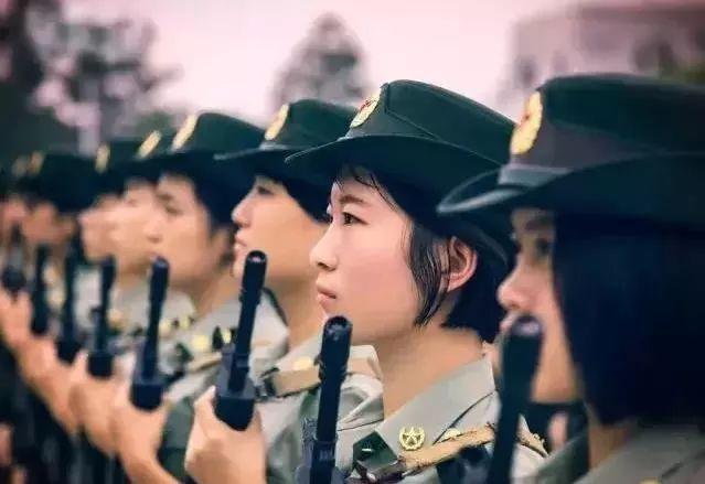 大閱兵2019視頻完整版中的女兵風采，大閱兵2019視頻完整版，女兵風采震撼亮相