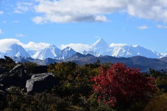 貢嘎山，自然之美的壯麗展現，貢嘎山，自然之美的壯麗展現地